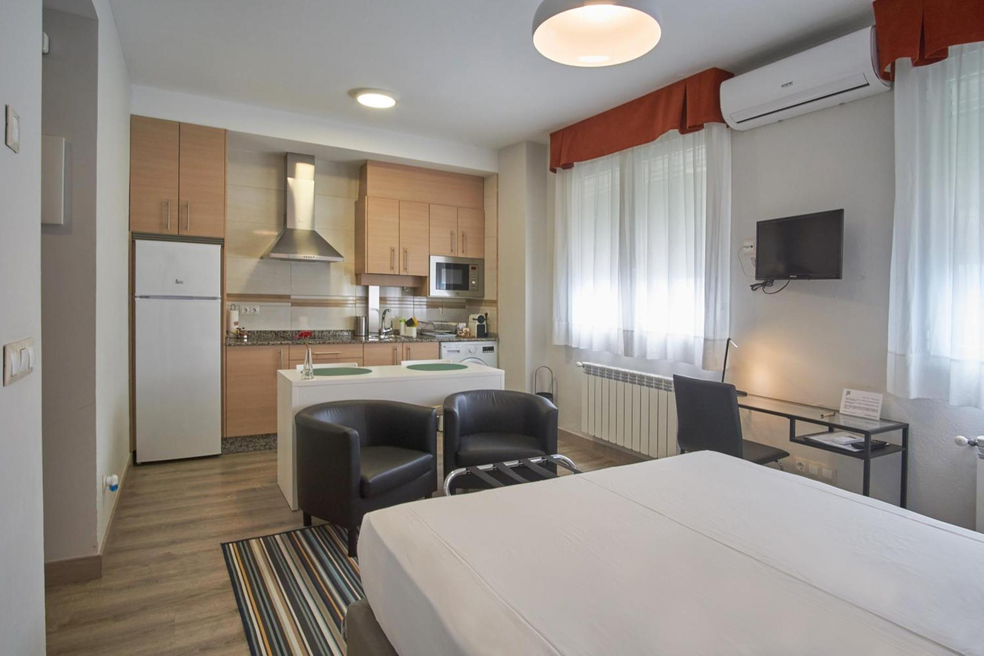 Apartamentos Los Arroyos Ponferrada Εξωτερικό φωτογραφία